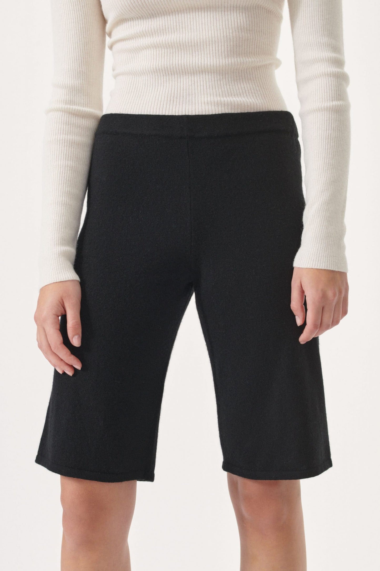 Short en cachemire